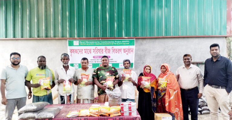 দেড়শ কৃষককে সরিষার বীজ ও জৈব সার দিল প্রয়াস
