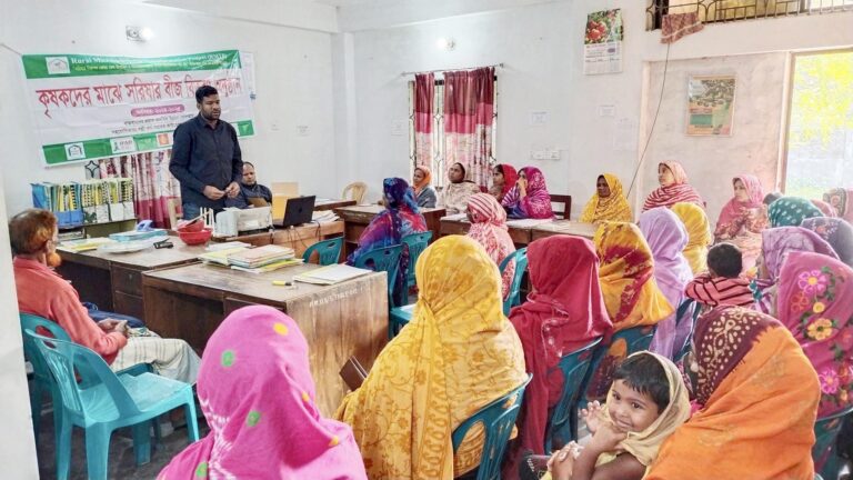 চরঅনুপনগরে সরিষা বীজ ও সার বিতরণ