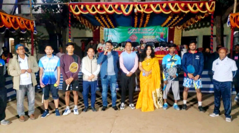 রহনপুরে দ্বৈত ব্যাডমিন্টন টুর্নামেন্ট উদ্বোধন