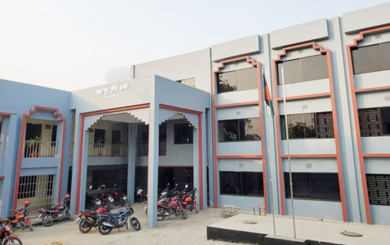 দেখা  রহনপুর পৌরসভার ২৩ অস্থায়ী কর্মচারীকে পুনর্বহাল