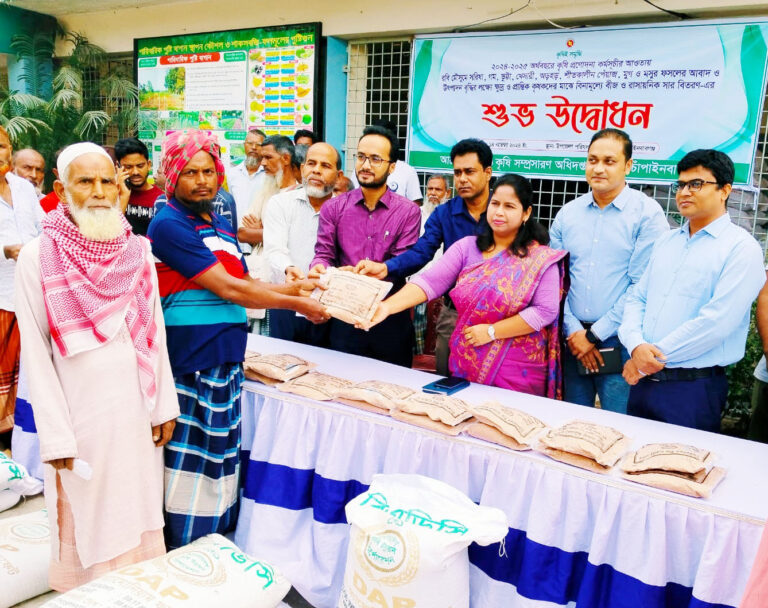সদর উপজেলায় প্রণোদনা পাচ্ছেন ৮২৫৫ কৃষক