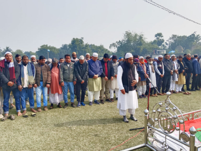 গোমস্তাপুরে বিএনপি নেতা বাইরুল ইসলামের জানাজা সম্পন্ন