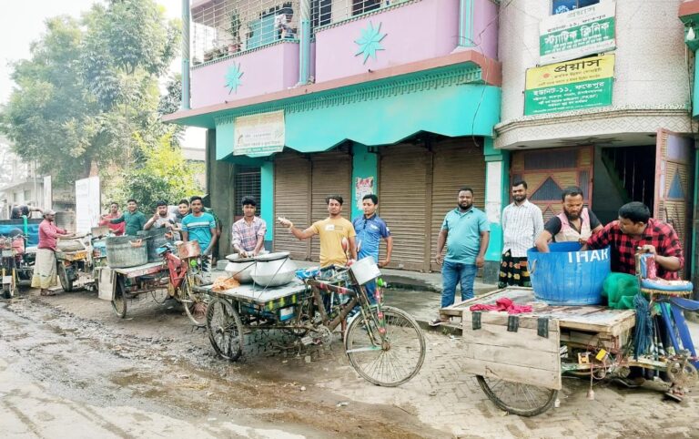 নাচোলে কার্প-জাতীয় মাছের পোনা বিতরণ