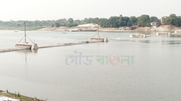 মহানন্দায় রাবারড্যাম দিয়ে পানি সংরক্ষণ শুরু