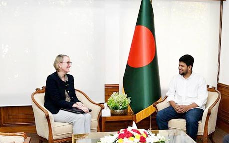 পাচারকৃত অর্থ ফেরত আনতে যুক্তরাজ্যের সহায়তা চান মাহফুজ