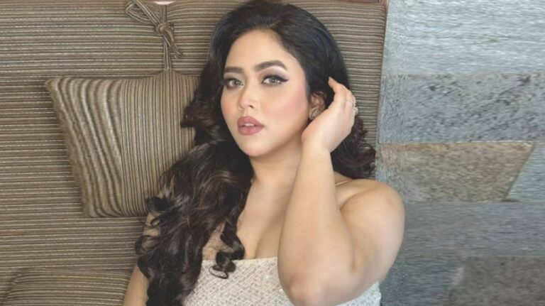 সামাজিক যোগাযোগ মাধ্যমে সরব হলেন ভাবনা