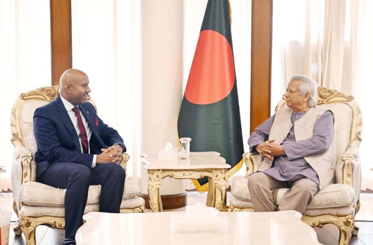 পাচার হওয়া অর্থ ফিরিয়ে আনতে কানাডার সহযোগিতা চাইলেন প্রধান উপদেষ্টা
