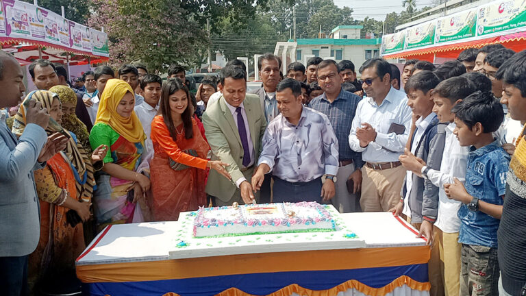 তারুণ্যের উৎসব : শিবগঞ্জে একুশে বইমেলার উদ্বোধন