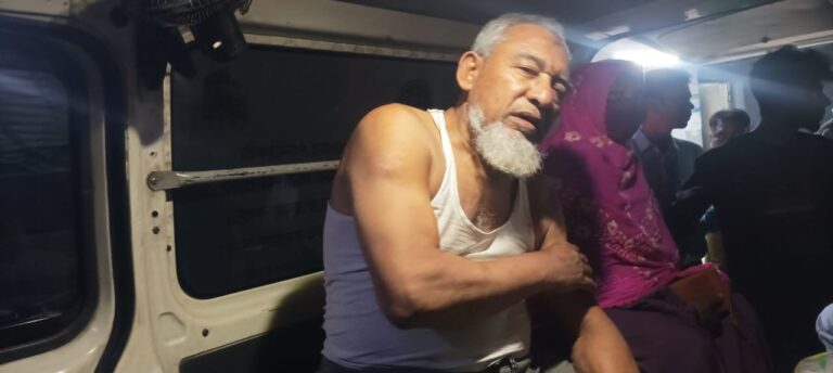 চাঁপাইনবাবগঞ্জে ককটেল বিস্ফোরণ, ইউপি চেয়ারম্যানকে পিটিয়ে আহত, একজন আটক
