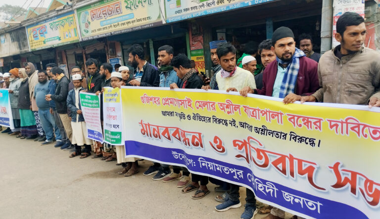 নিয়ামতপুরে অশ্লীল যাত্রাপালা বন্ধের দাবিv