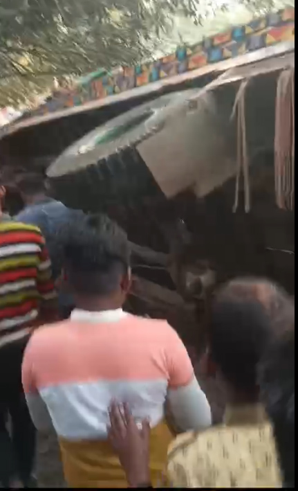 চাঁপাইনবাবগঞ্জে ভুটভুটির নিচে চাপা পড়ে গরু ব্যবসায়ি নিহত