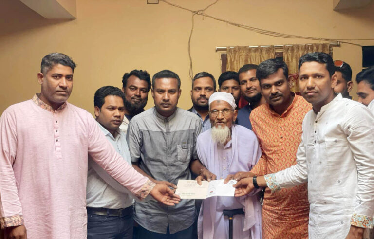 শিবগঞ্জে তারেক রহমানের পক্ষে ঈদ উপহার বিতরণ