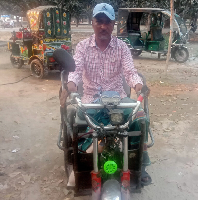 পা হারানো রাকিব বেঁচে থাকার সংগ্রাম চলিয়ে যাচ্ছেন