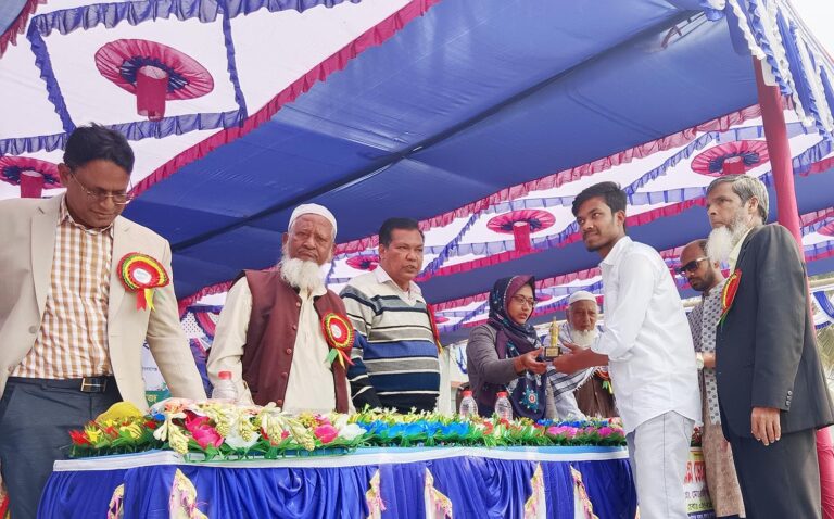 গোমস্তাপুরে এসএসসি পরিক্ষার্থীদের বিদায় ও কৃতী শিক্ষার্থীদের সংবর্ধনা