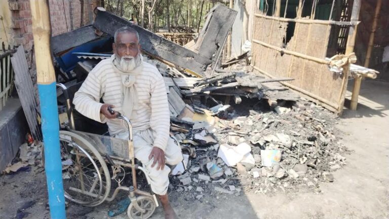 পুড়ে যাওয়া দোকানের সঙ্গে নিভে গেছে প্রতিবন্ধী সেতাউরের স্বপ্নও
