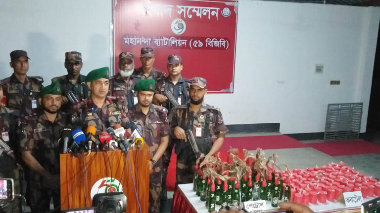 শিবগঞ্জে বিজিবির অভিযানে ৯৯টি ককটেল ও ৪০টি পেট্রোল বোমা উদ্ধার