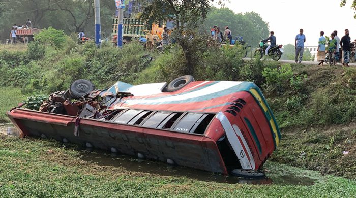 রাজশাহীতে বাস ও ট্রাকের ত্রিমুখী সংঘর্ষে চাঁপাইনবাবগঞ্জের ৩ জামায়াত কর্মী নিহত