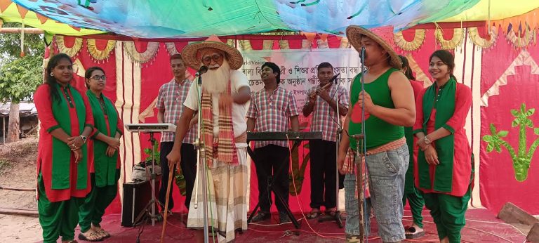 চাঁপাইনবাবগঞ্জের গোবরাতলা ইউনিয়নে বাল্যবিয়ে প্রতিরোধে গম্ভীরা