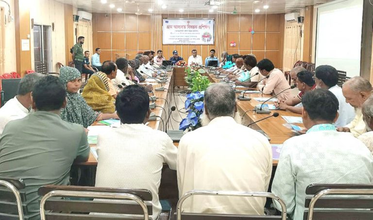 গোমস্তাপুরে জনপ্রতিনিধিদের নিয়ে গ্রাম আদালত বিষয়ক প্রশিক্ষণের সমাপণী