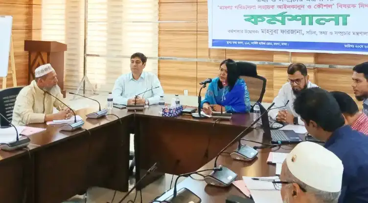 কর্মকর্তা-কর্মচারীর গাফিলতির কারণে যেন সরকারের বিরুদ্ধে মামলা না হয় : তথ্য সচিব