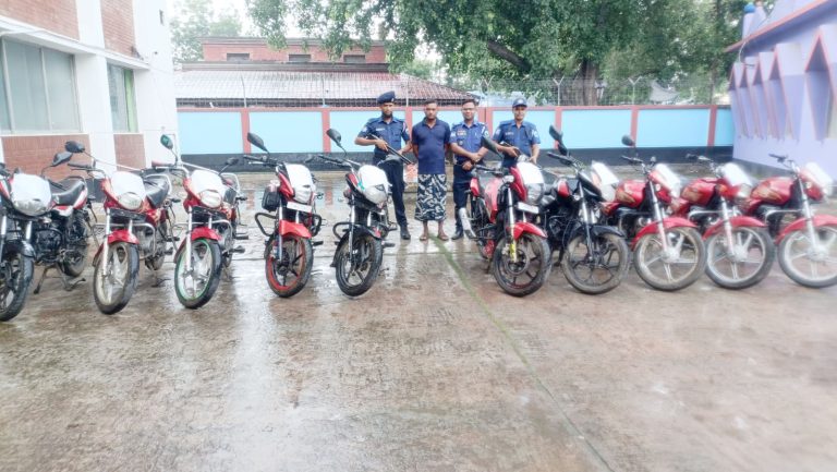 সদর থানা পুলিশের অভিযানে চোরাই ১০টি মোটরসাইকেল উদ্ধার, একজন গ্রেপ্তার