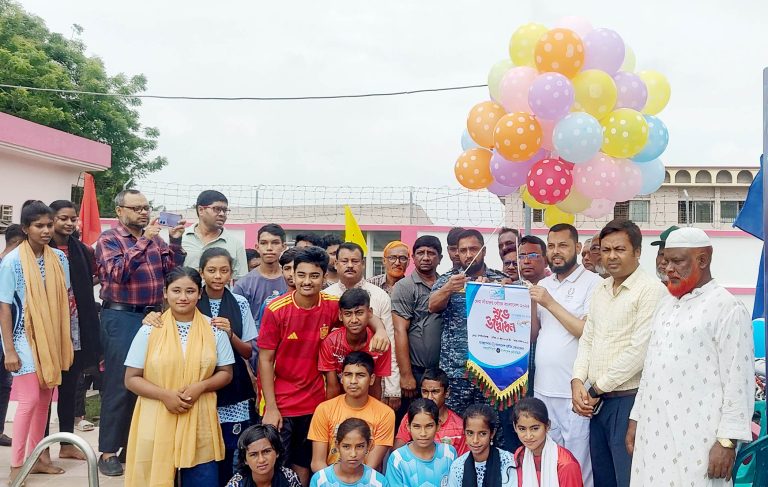 চাঁপাইনবাবগঞ্জে সেরা সাঁতারুর খোঁজে সুইমিং ফেডারেশন