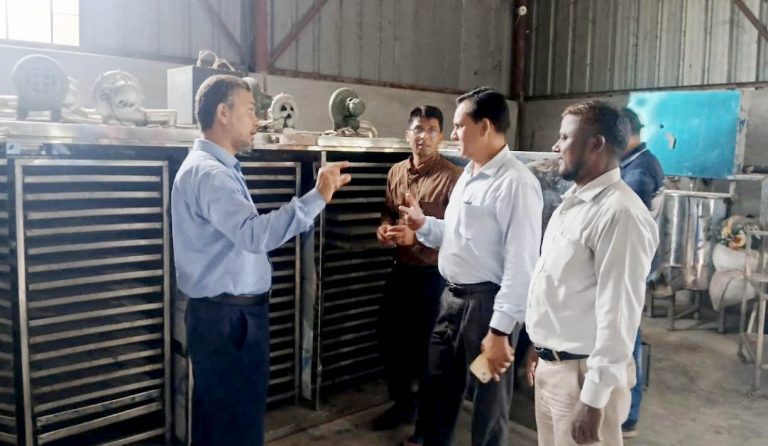 প্রয়াস এগ্রোর ফুড প্রসেসিং প্ল্যান্ট পরিদর্শন ড. হাসানুজ্জামানের
