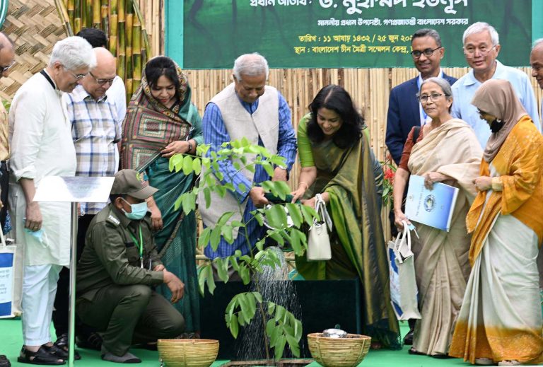 পরিবেশ সুরক্ষায় প্লাস্টিক বর্জনের আহ্বান প্রধান উপদেষ্টার