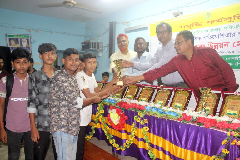 শিবগঞ্জে বিভিন্ন প্রতিযোগিতার পুরস্কার বিতরণ