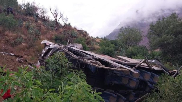 পেরুতে বাস দুর্ঘটনায় নিহত ১৫, আহত ৩০
