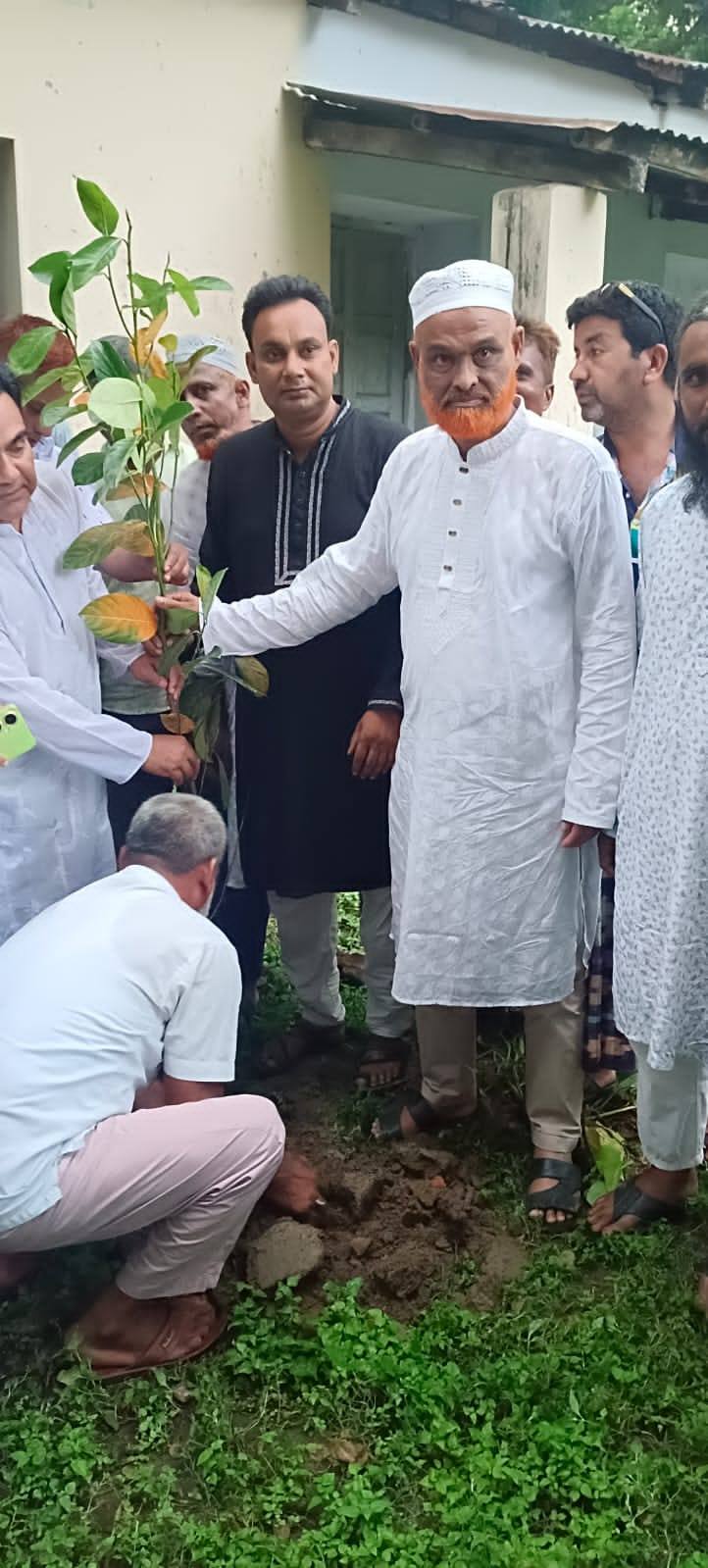 চাঁপাইনবাবগঞ্জে ৪০ হাজার গাছের চারা রোপণ করবে কৃষক দল