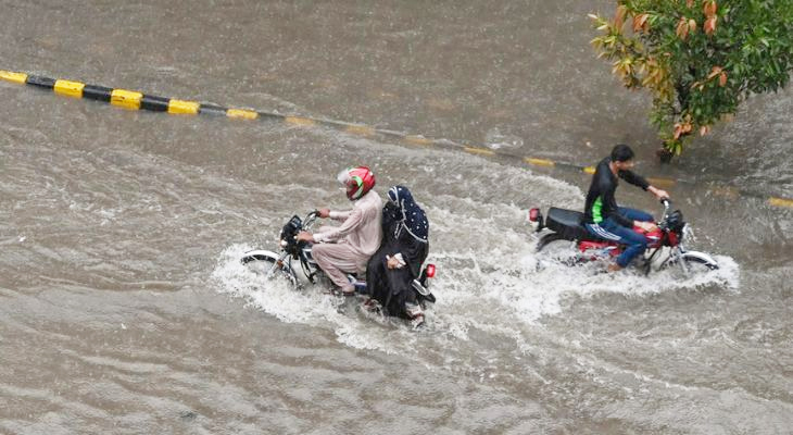 প্রবল বৃষ্টিতে বিপর্যস্ত পাকিস্তান, নিহত ৬