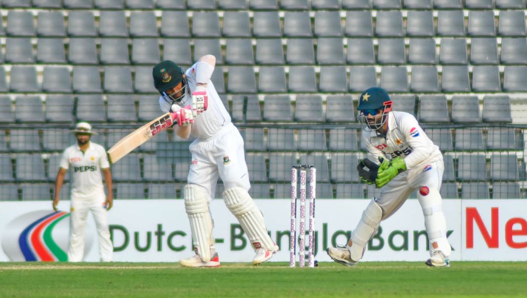 পাকিস্তানের সামনে টাইগারদের রানের পাহাড়