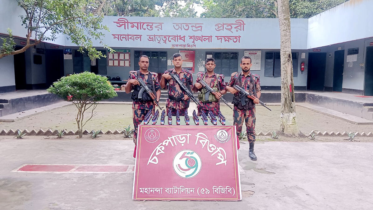 শিবগঞ্জে বিজিবির অভিযানে জব্দ নেশাজাতীয়   সিরাপ