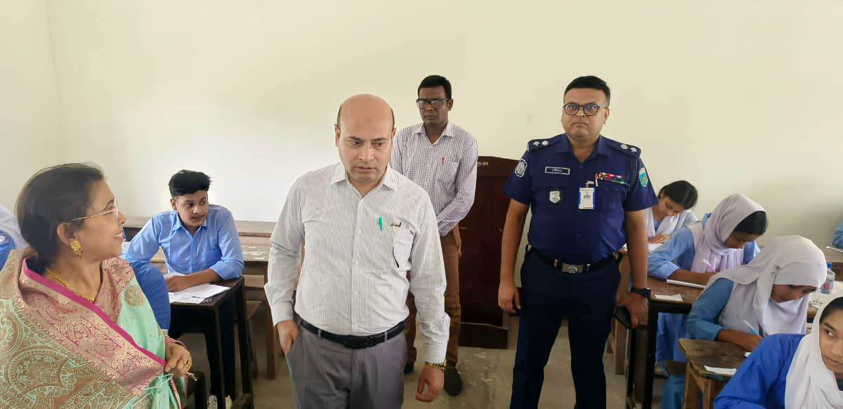 এসএসসি ও সমমানের পরীক্ষা  : চাঁপাইনবাবগঞ্জে প্রথম দিনে  অনুপস্থিত ৩০৮ জন