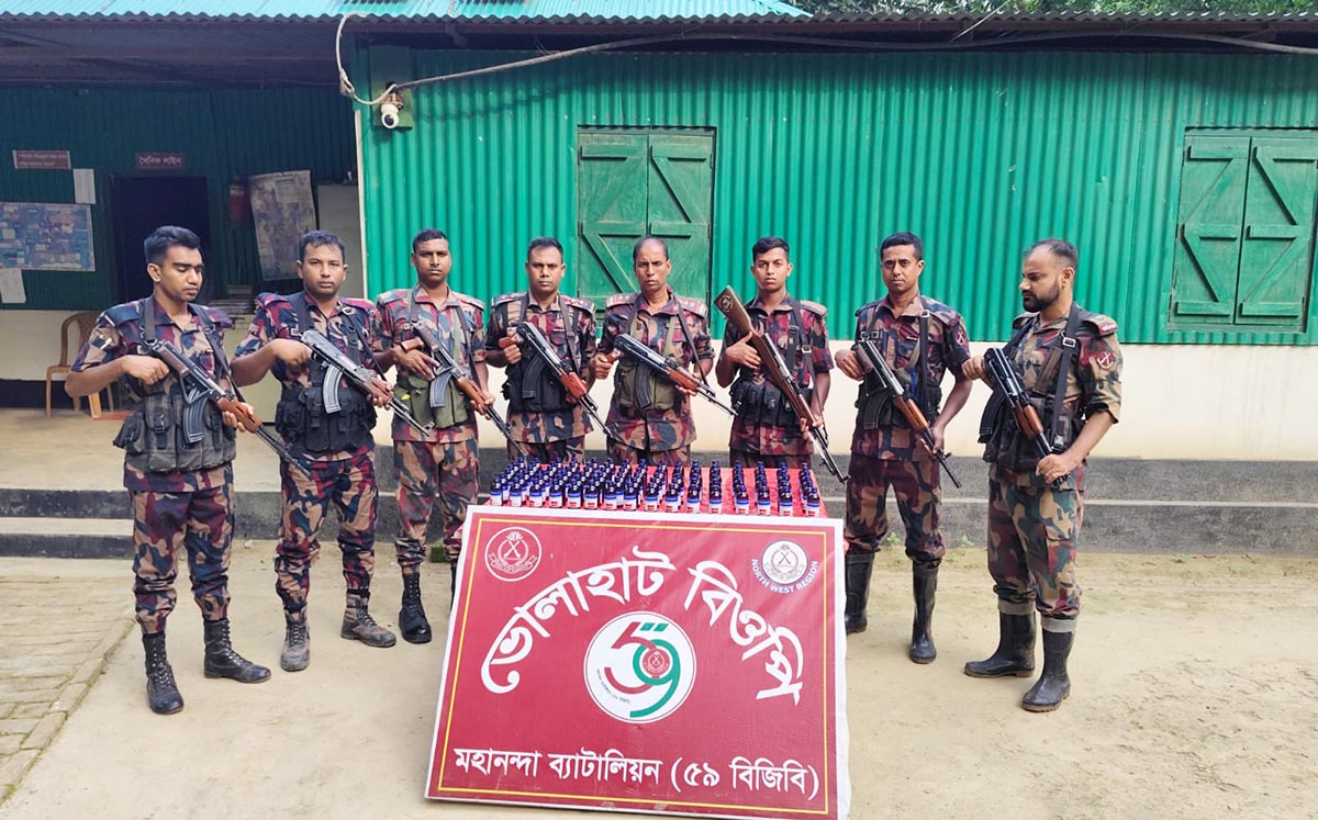 বিজিবির অভিযান : ভোলাহাটে জব্দ নেশাজাতীয়  সিরাপ