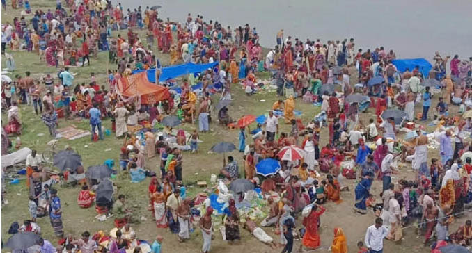 কানসাটে ঐতিহ্যবাহী দশহারা গঙ্গাস্নান