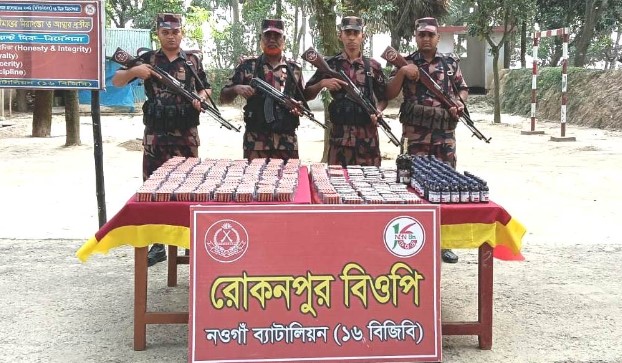 গোমস্তাপুরে ১৬ বিজিবির অভিযানে জব্দ মাদকদ্রব্য