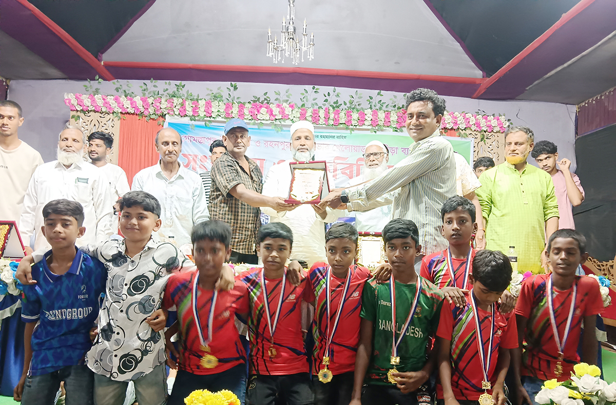 গোমস্তাপুরে কৃতী খেলোয়াড়দের সংবর্ধনা ও মতবিনিময় সভা