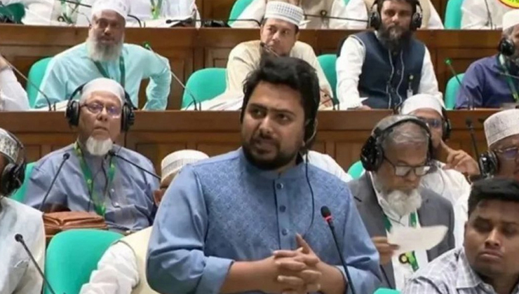 রাষ্ট্রপতিকে  অপসারণ ও  গ্রেপ্তারের দাবি নাহিদ ইসলামের