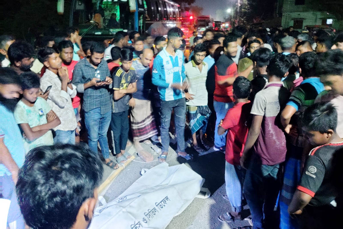 চাঁপাইনবাবগঞ্জের  হরিপুরে ট্রাকচাপায়   কিশোর নিহত