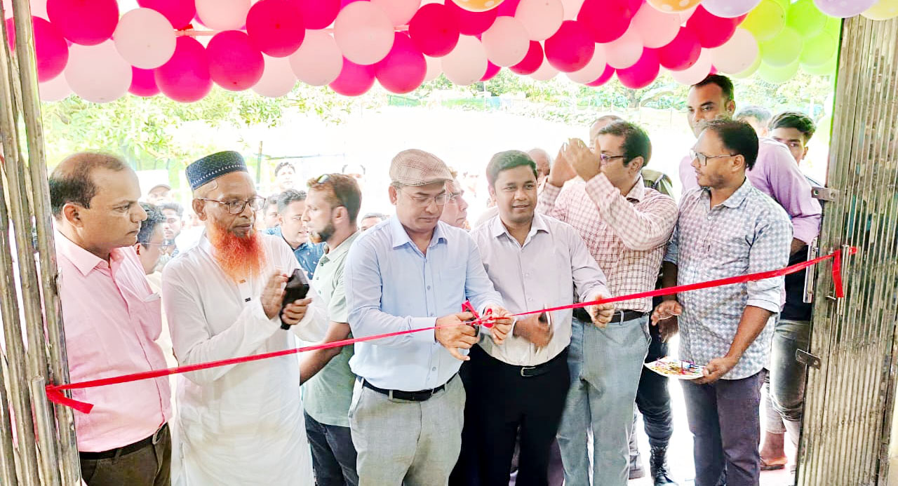 ফ্যামিলি ও কৃষক কার্ড দিয়ে জীবনমান উন্নয়নে কাজ করতে চায় সরকার :  প্রধানমন্ত্রীর বিশেষ সহকারী ড. সাইমুম পারভেজ