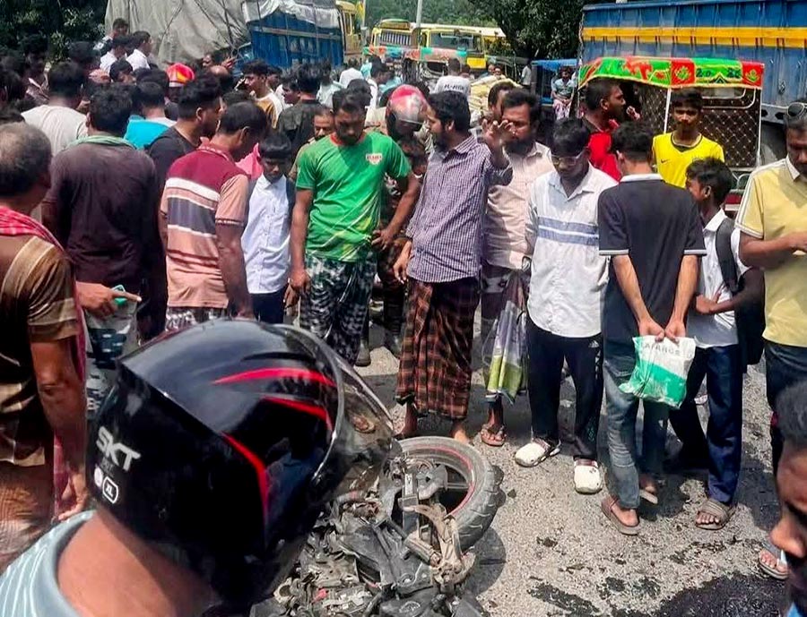 চাঁপাইনবাবগঞ্জে ১৪ ঘণ্টার ব্যবধানে সড়ক দুর্ঘটনায় ঝরল ৫ প্রাণ
