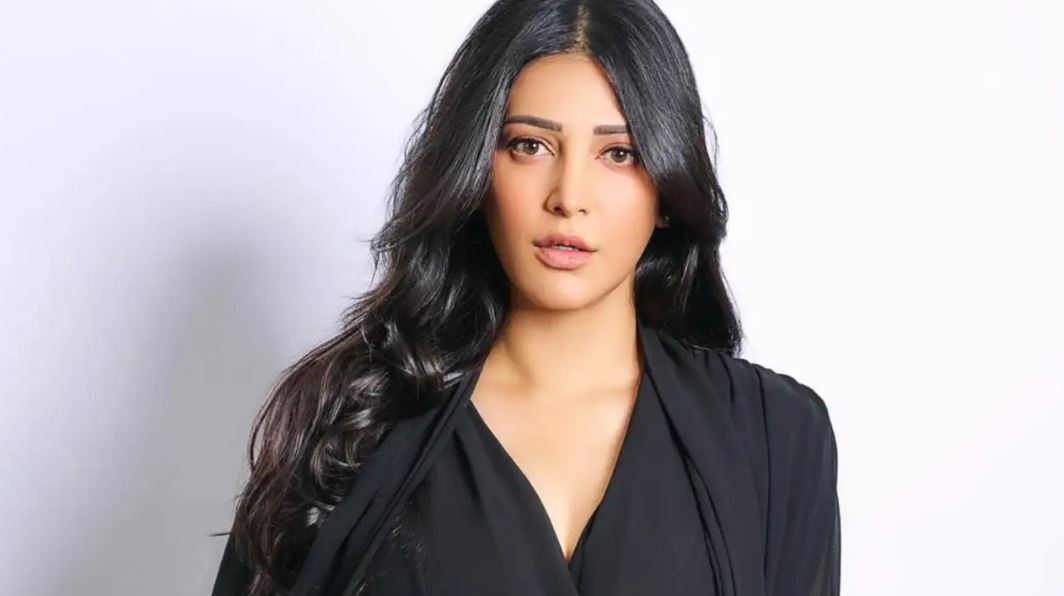 পাপারাজ্জিদের ওপর মেজাজ হারালেন শ্রুতি হাসান