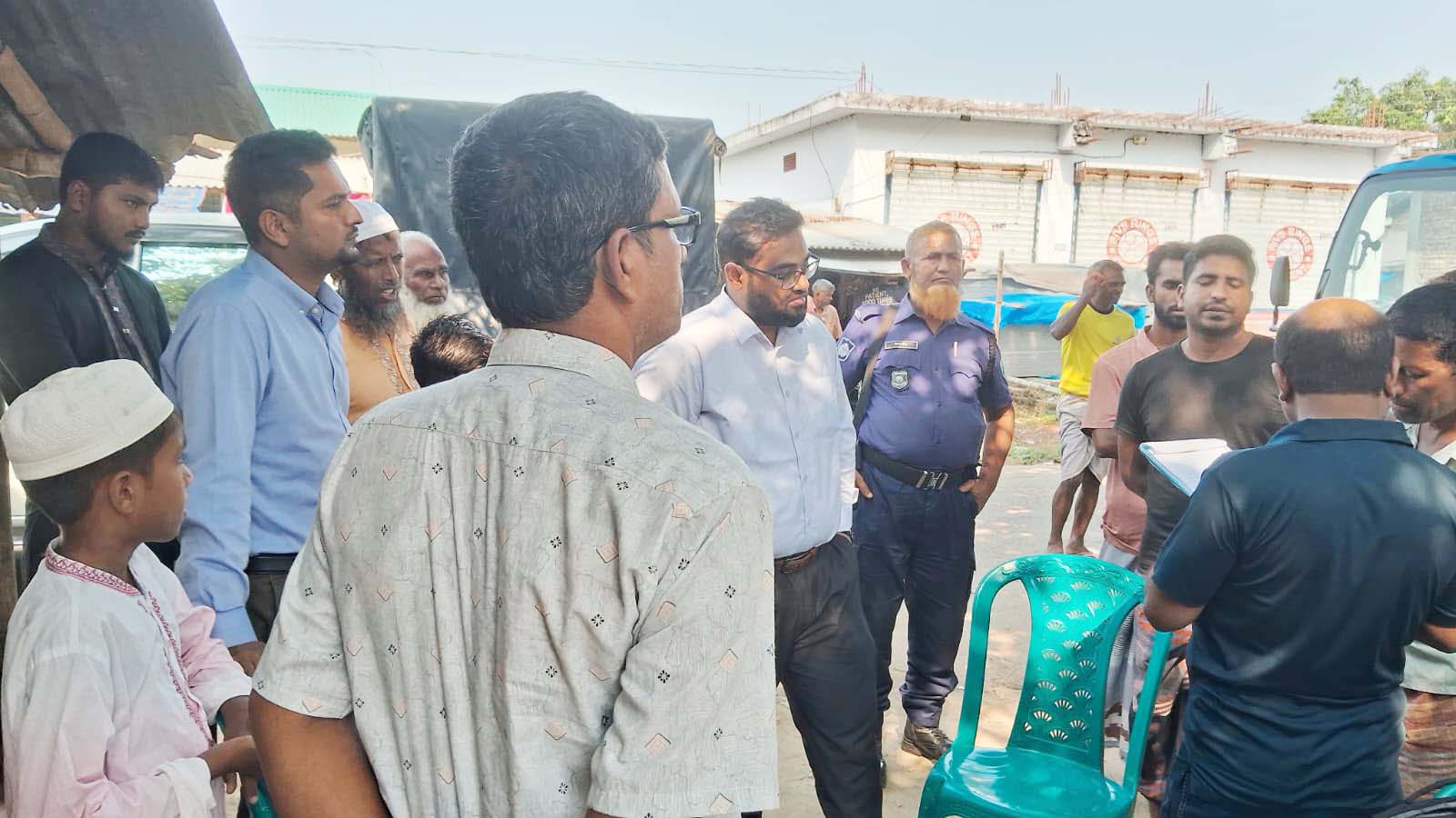 গোমস্তাপুরে ভ্রাম্যমাণ আদালত : ১৮ বস্তা সার জব্দ ১০ হাজার টাকা অর্থদণ্ড