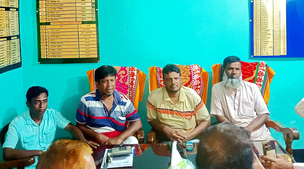 গোমস্তাপুরে সাংবাদিকদের সঙ্গে মতবিনিময় মাদক নির্মূল কমিটির