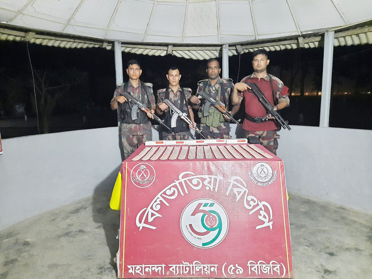 শিবগঞ্জ সীমান্ত এলাকায় ভারতীয় ট্যাবলেট জব্দ