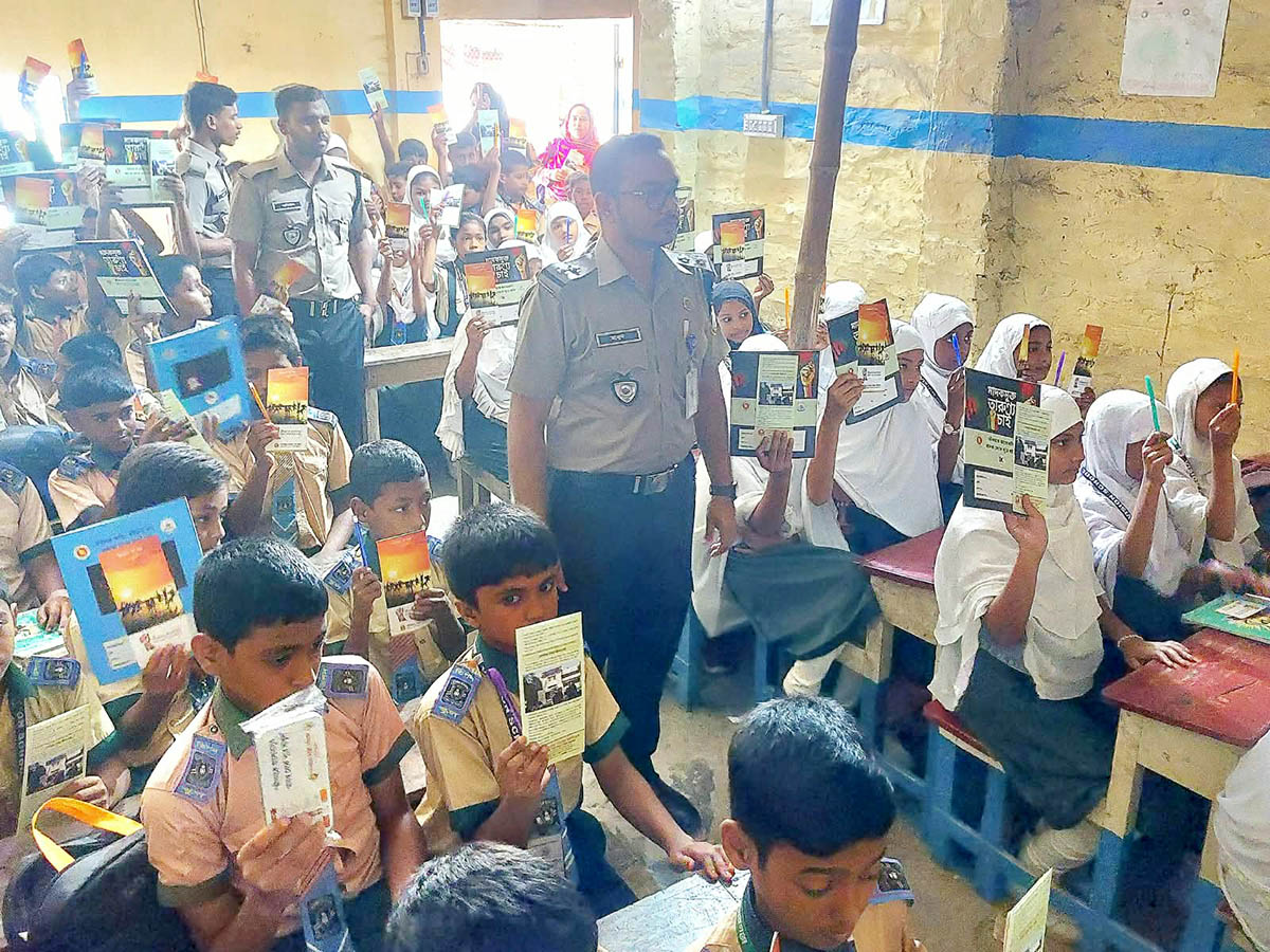 গোমস্তাপুরে মাদকের ক্ষতিকর বিষয়ে শ্রেণী বক্তৃতা