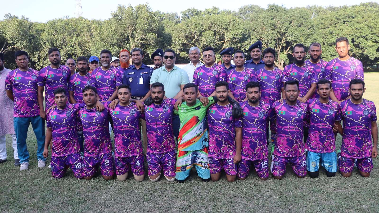 চাঁপাইনবাবগঞ্জে পুলিশ সুপার কাপ ফুটবল টুর্নামেন্টে পুলিশ অফিস চ্যাম্পিয়ন
