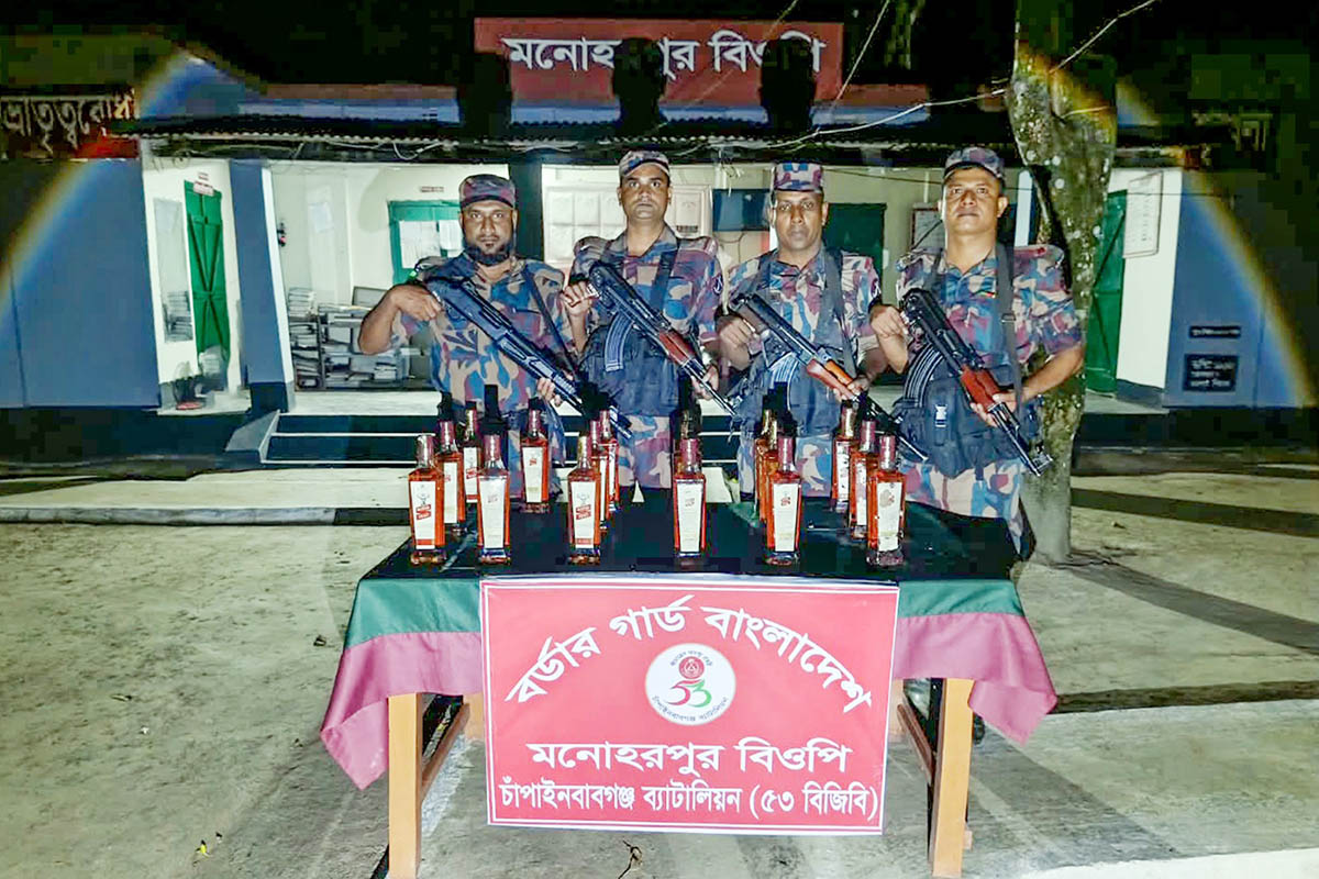 শিবগঞ্জে ভারতীয় নেশাজাতীয় সিরাপ  ও মদ জব্দ